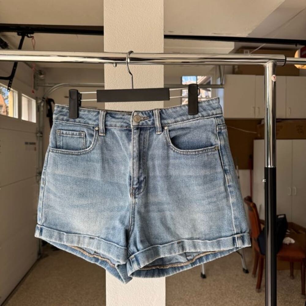 PacSun Mom Shorts Womens Size 28 Blue Denim High-Rise Light Wash Pocket Cuffed